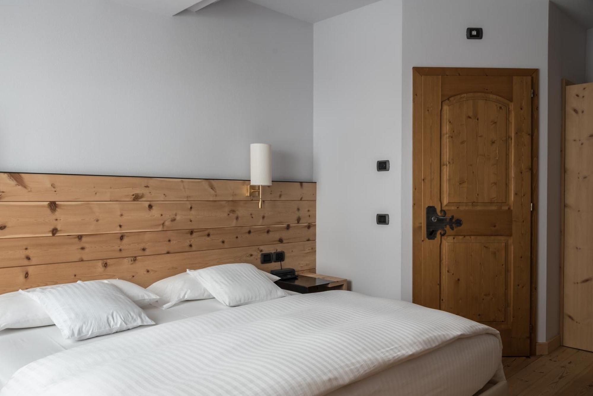 Laura Hotel
