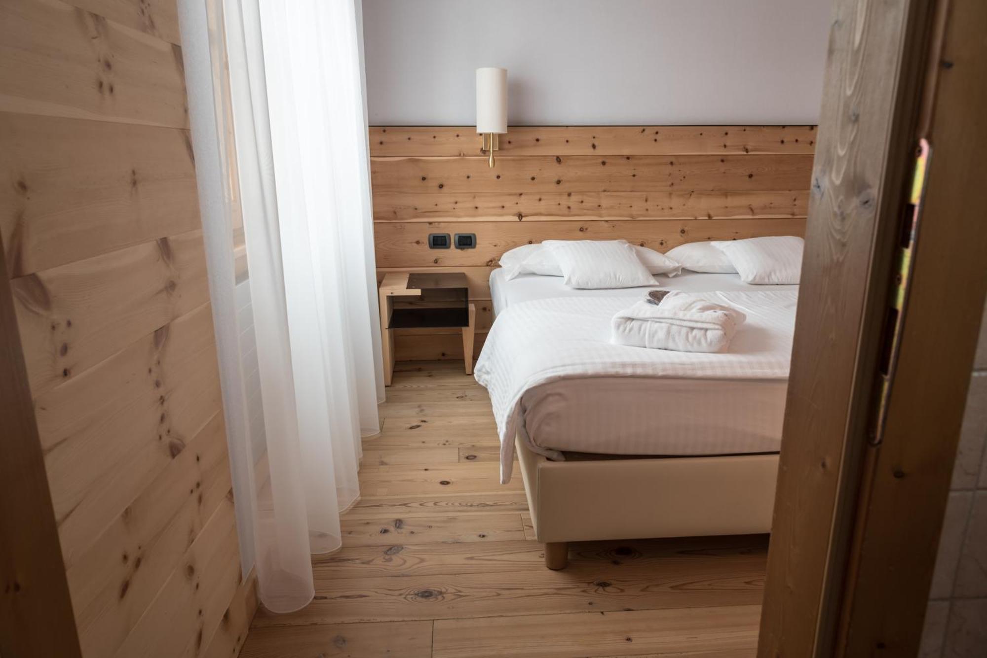 Laura Hotel 4*