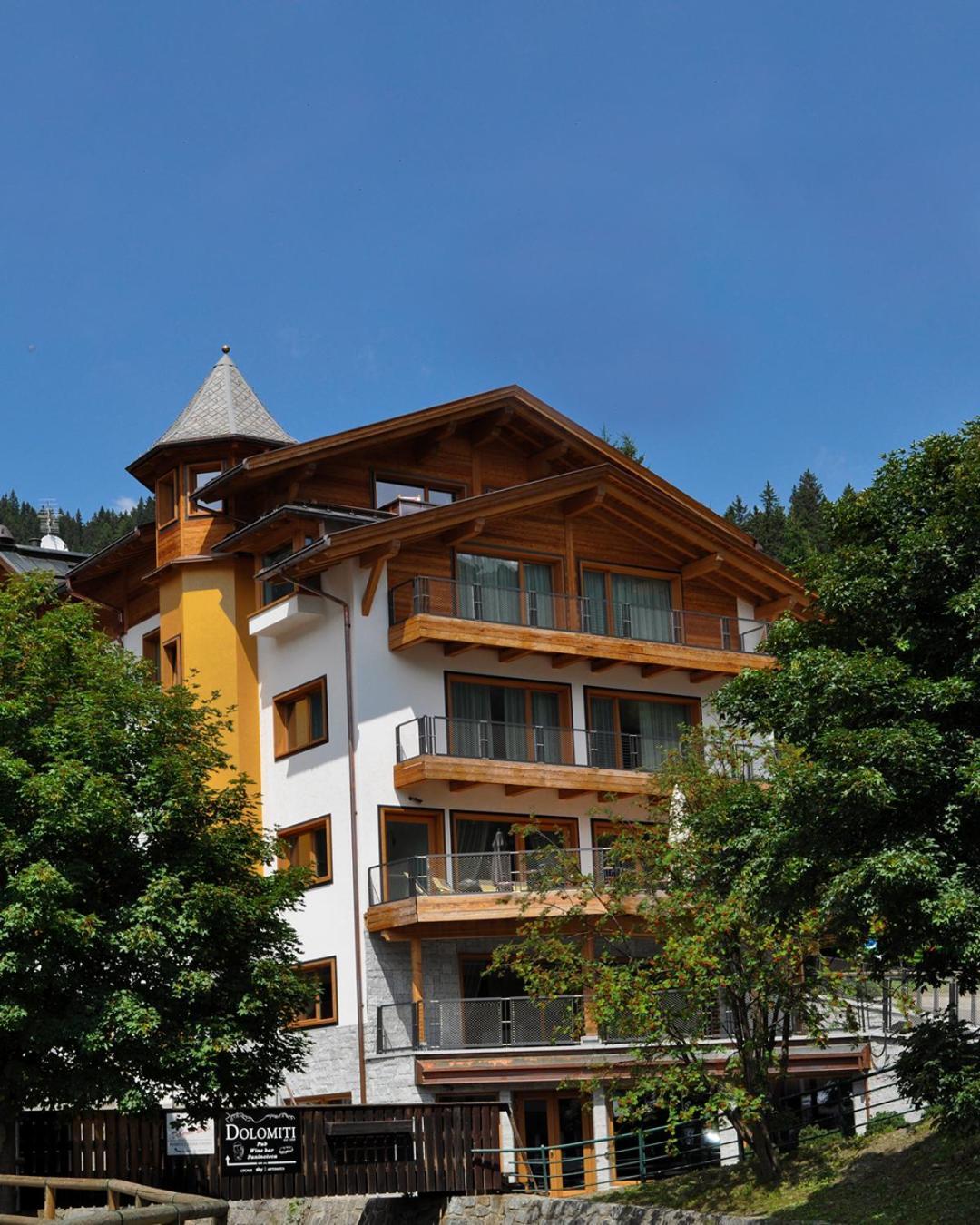 Laura Hotel 4*