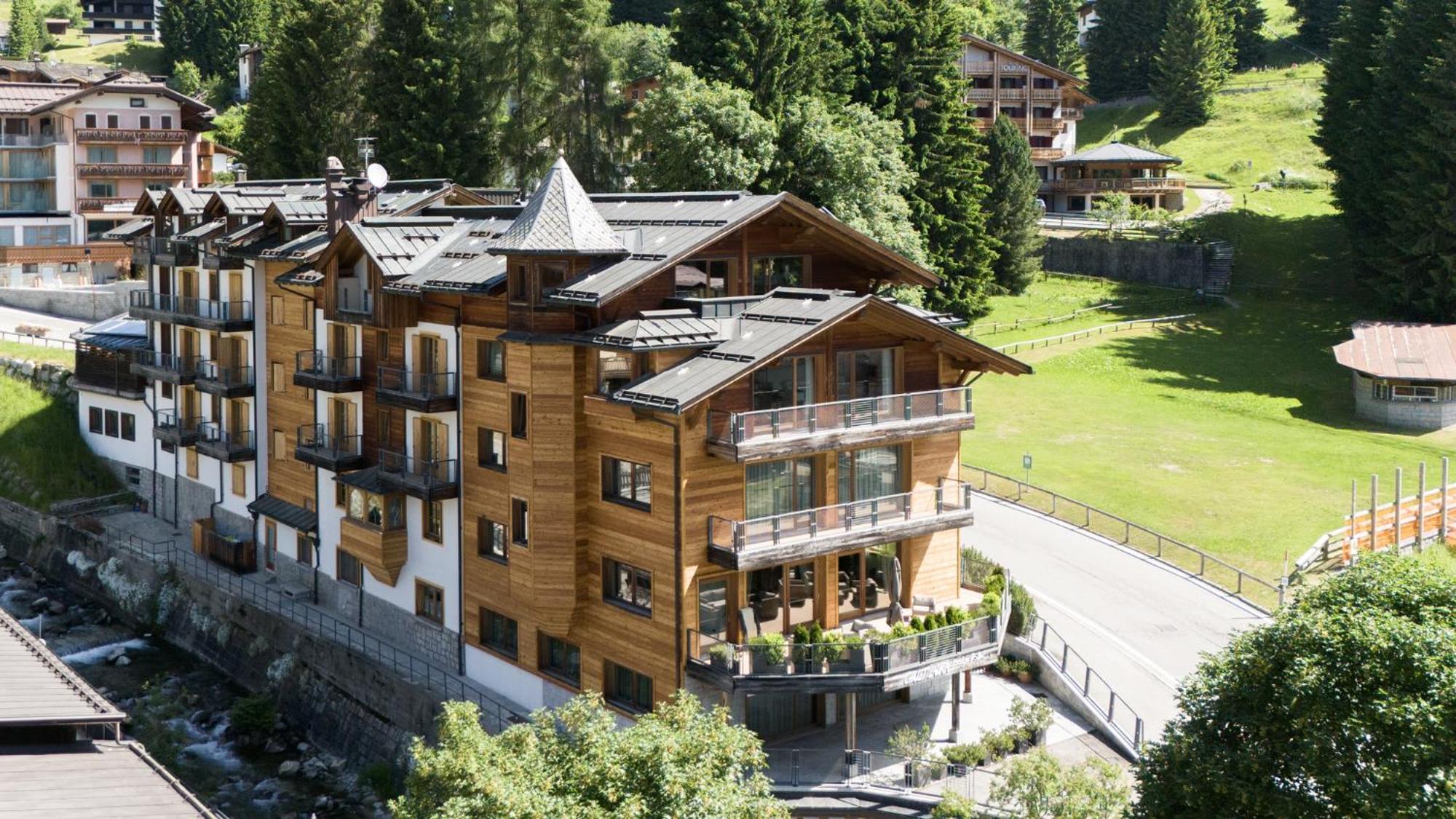 Laura Hotel 4*