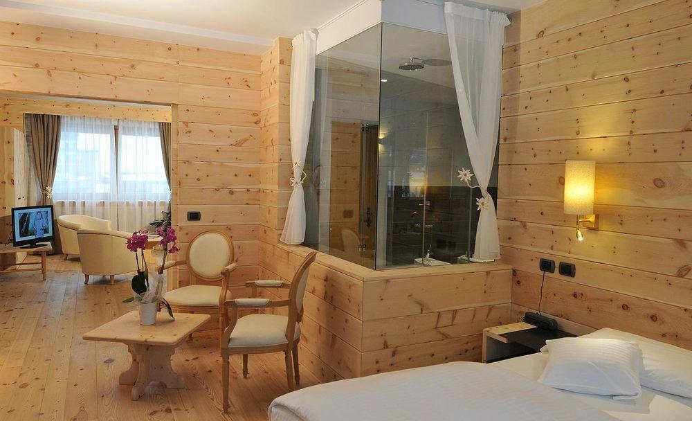 Laura Hotel